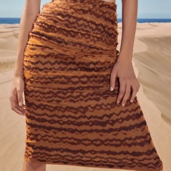 Zara Accentuating Flattering Tulle Brown Midi Skirt NWT🤎 - Picture 2 of 5